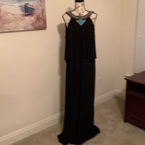 Ready for the warm weather. Light weight. Comfortable Jessica Howard Maxi